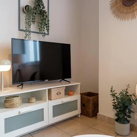 Laurel 2-bedroom In Apartment