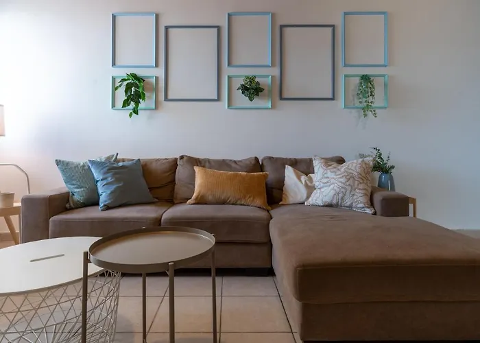 アパート Laurel 2-bedroom In ラルナカ