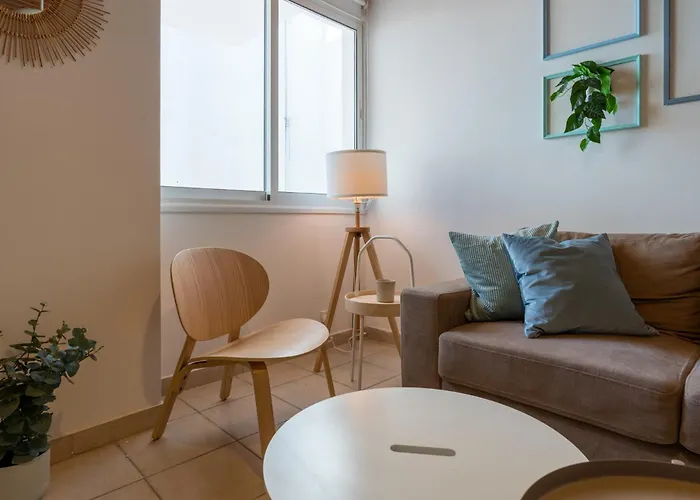 アパート Laurel 2-bedroom In *